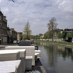 859509 Gezicht op de Nieuwekade en Weerdsingel W.Z. te Utrecht.